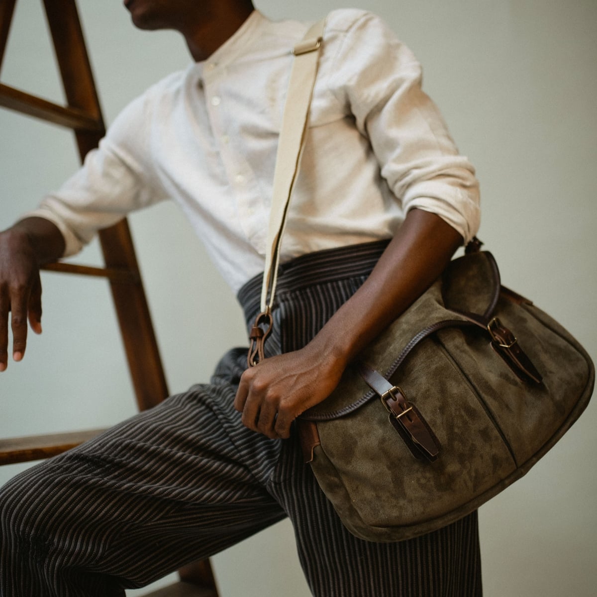 Musette M Fisherman's bag / Suede - Musk (image n°6)