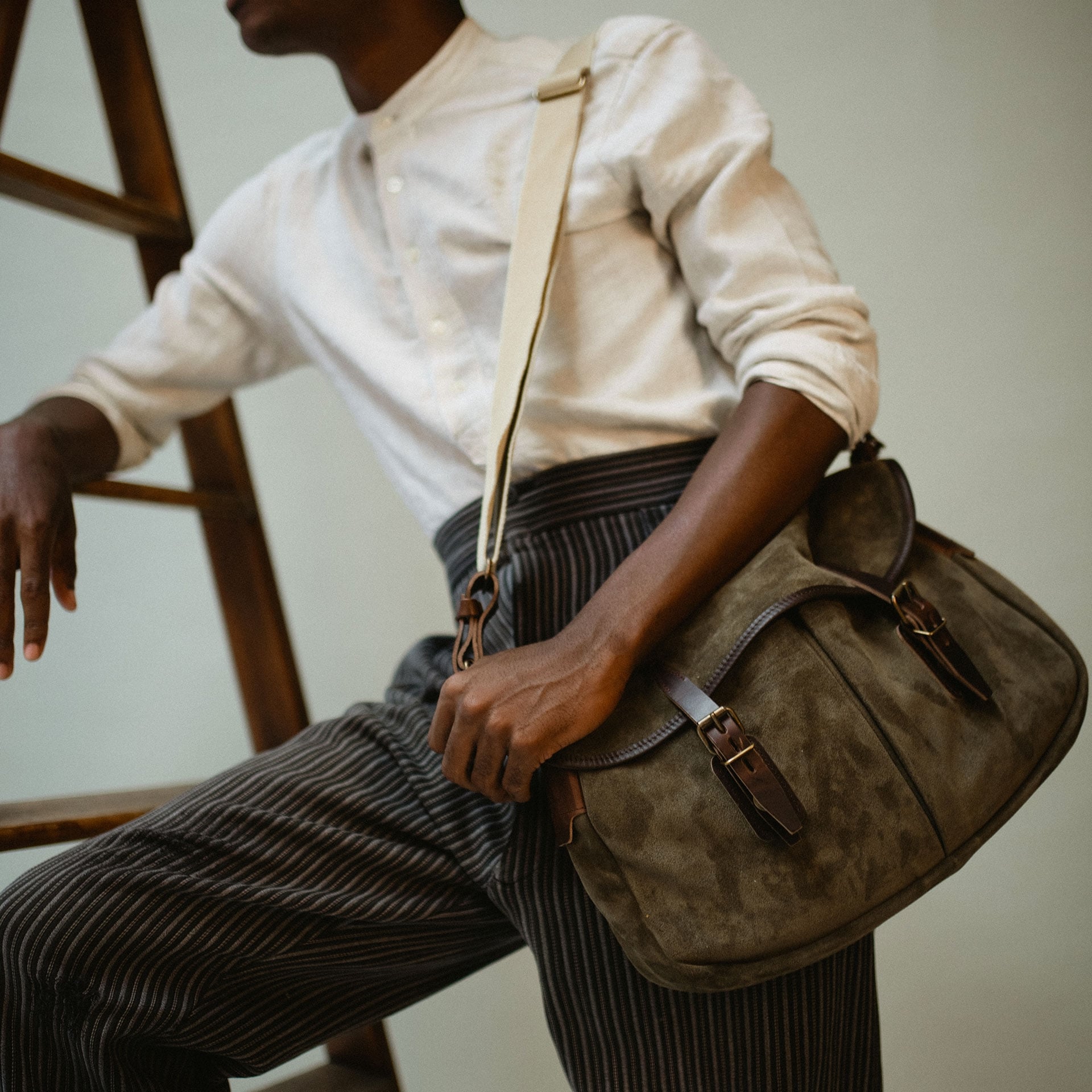 Musette M Fisherman's bag / Suede - Musk (image n°6)