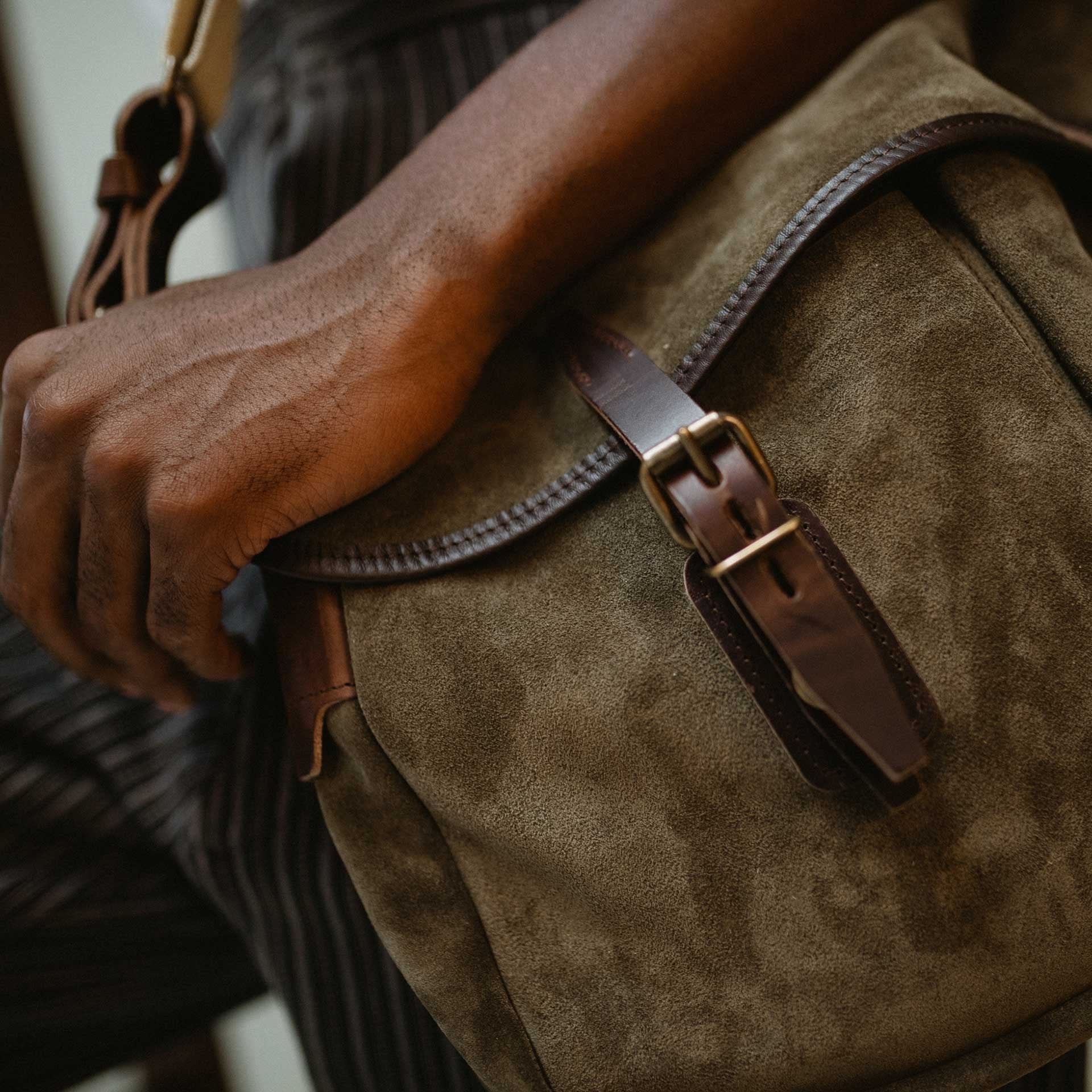 Musette M Fisherman's bag / Suede - Musk (image n°8)