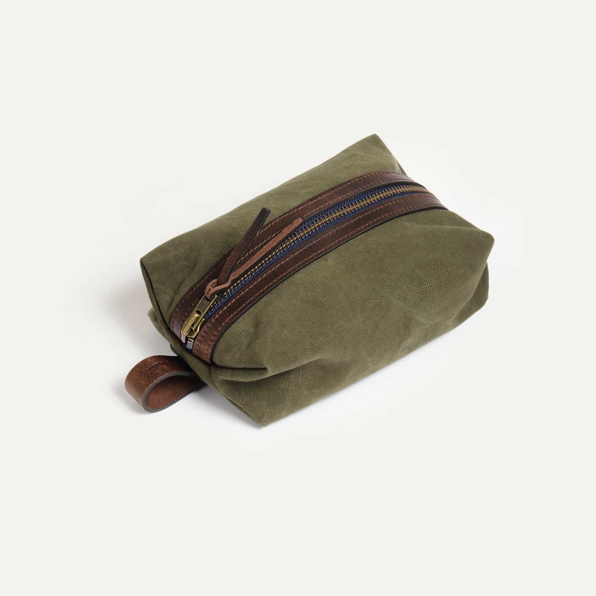 Trousse de toilette ZAZOU - Kaki foncé stonewashed (image n°1)