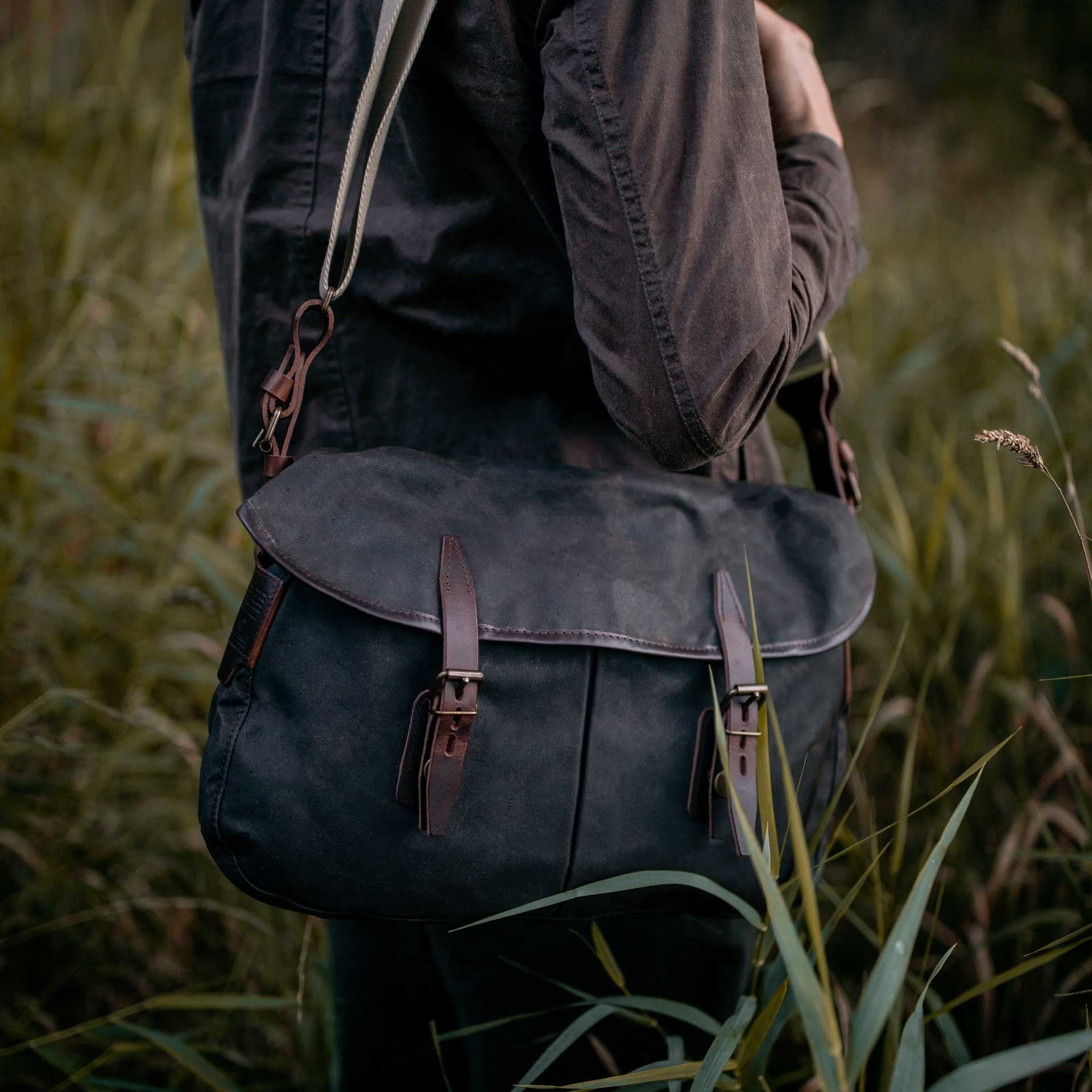 Fisherman's Musette M / Canvas - Black waxed (image n°8)