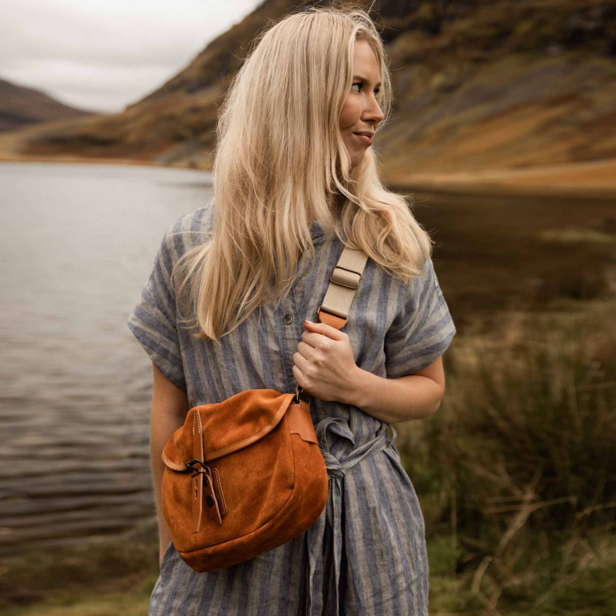 Musette XS Fisherman's bag / Suede - Ocher (image n°5)