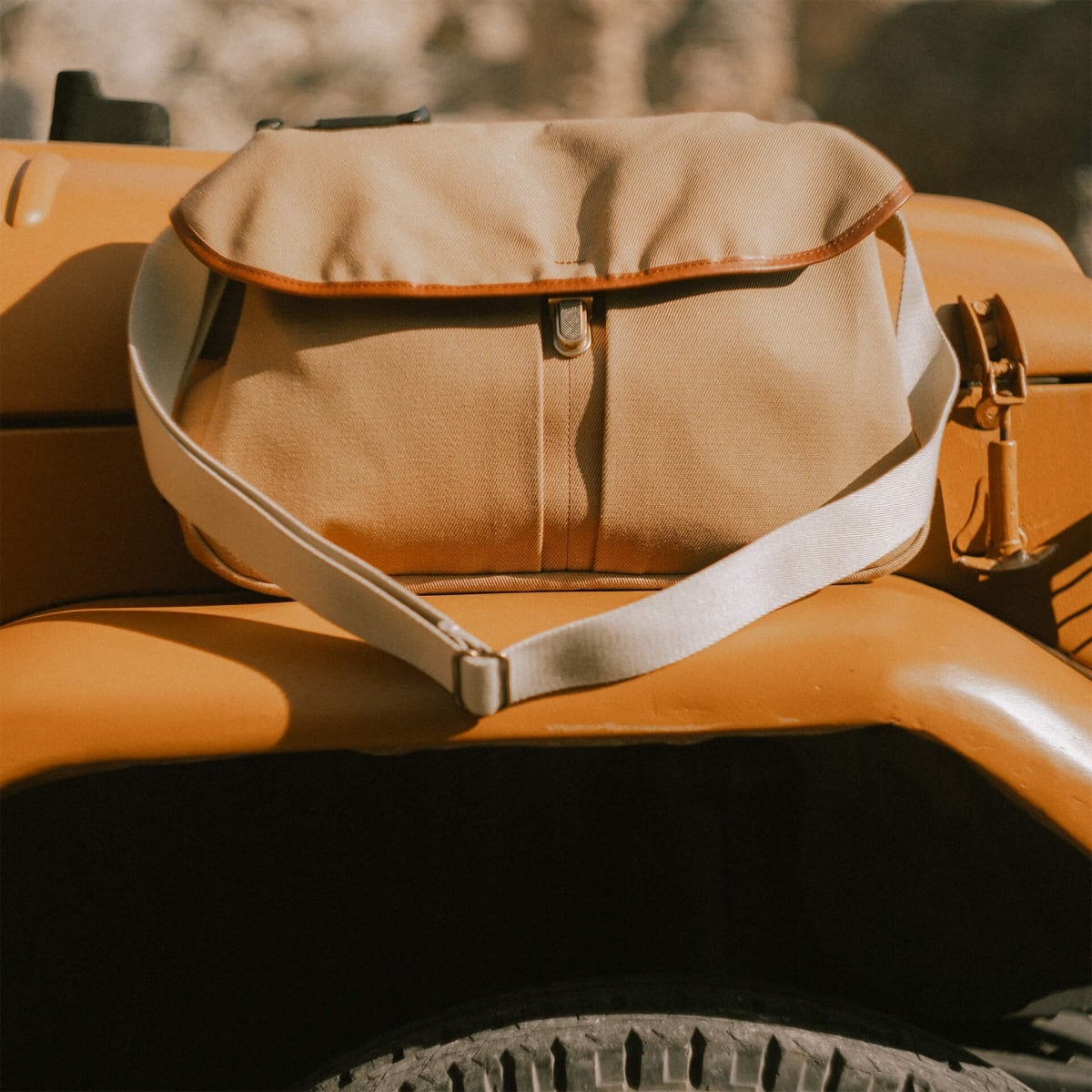 Léon messenger bag - Camel BM (image n°7)