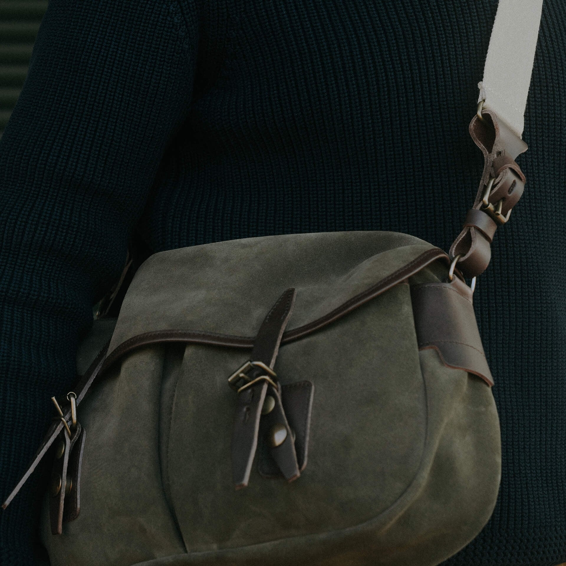 Musette S Fisherman's bag / Suede - Musk (image n°7)