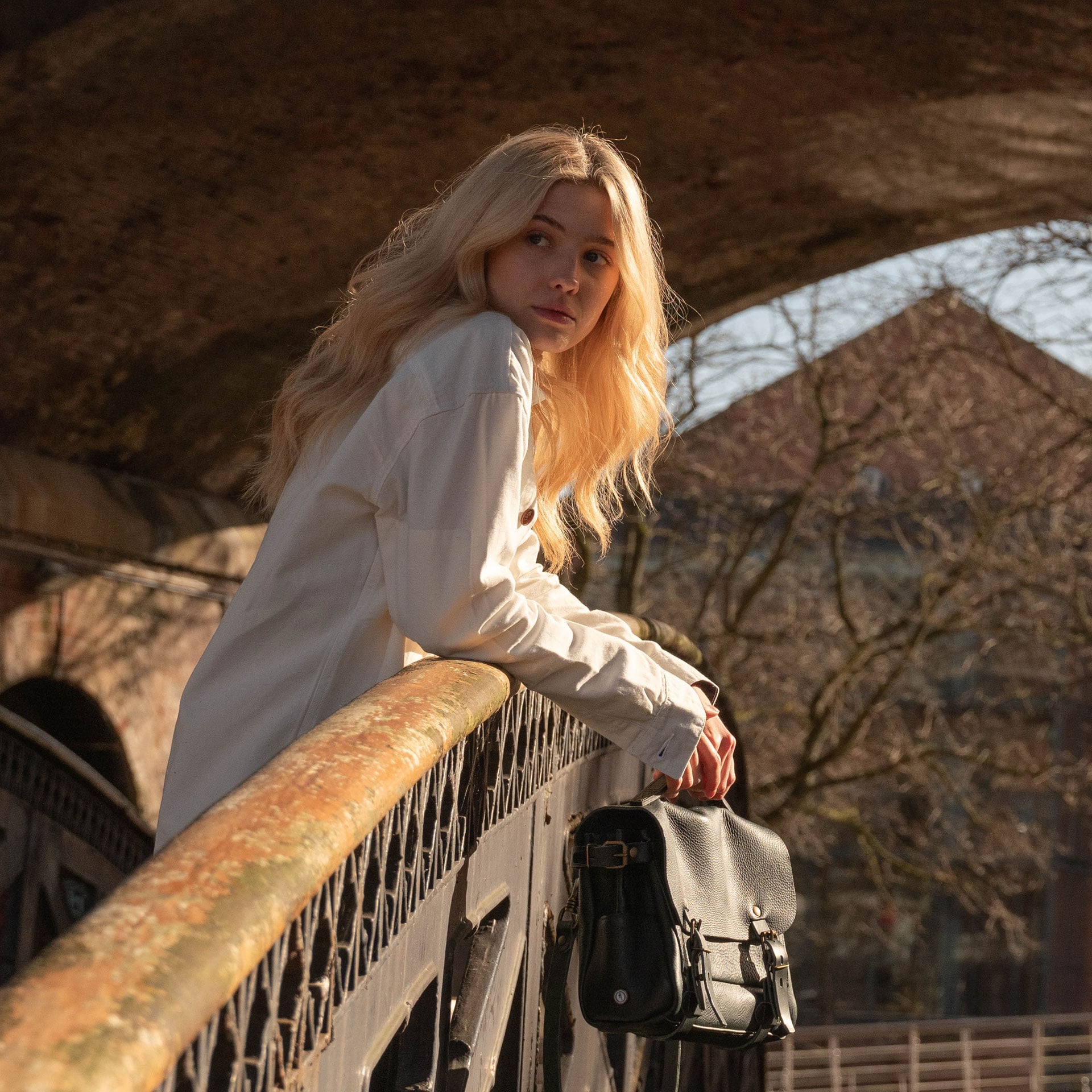 A city woman carries a luxury leather bag.