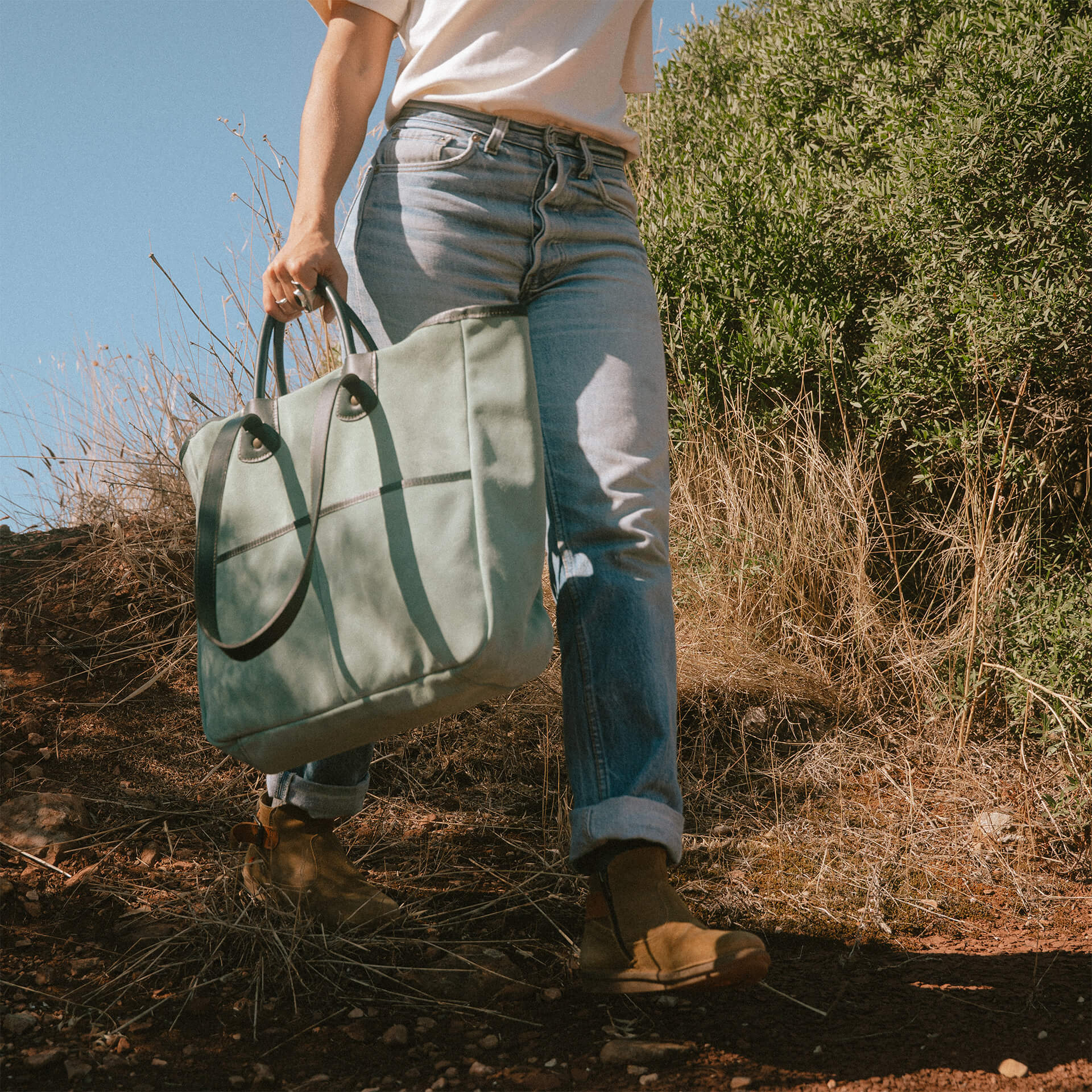 Suede leather tote-bag from Bleu de Chauffe leather goods.