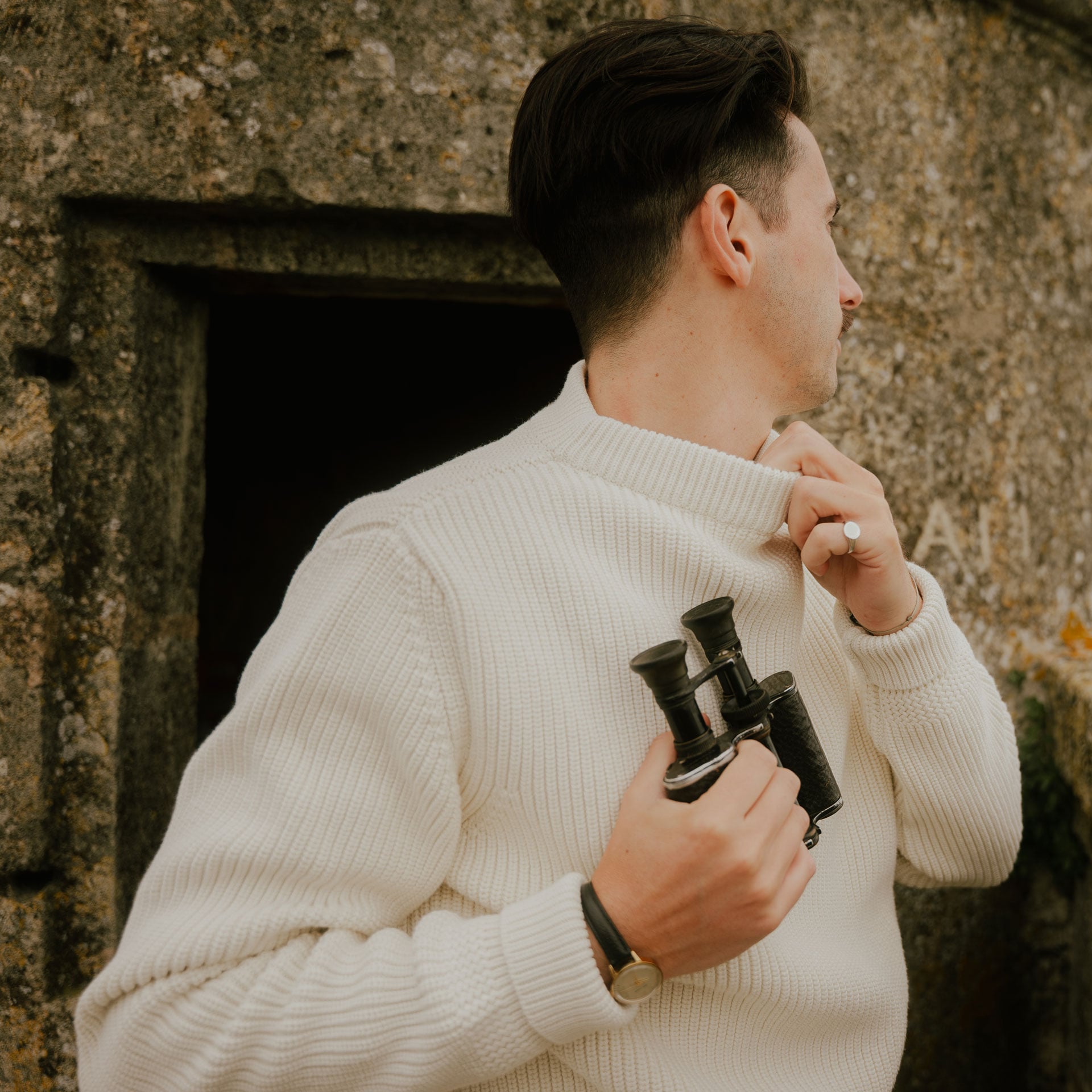 Disocver our navy sweater