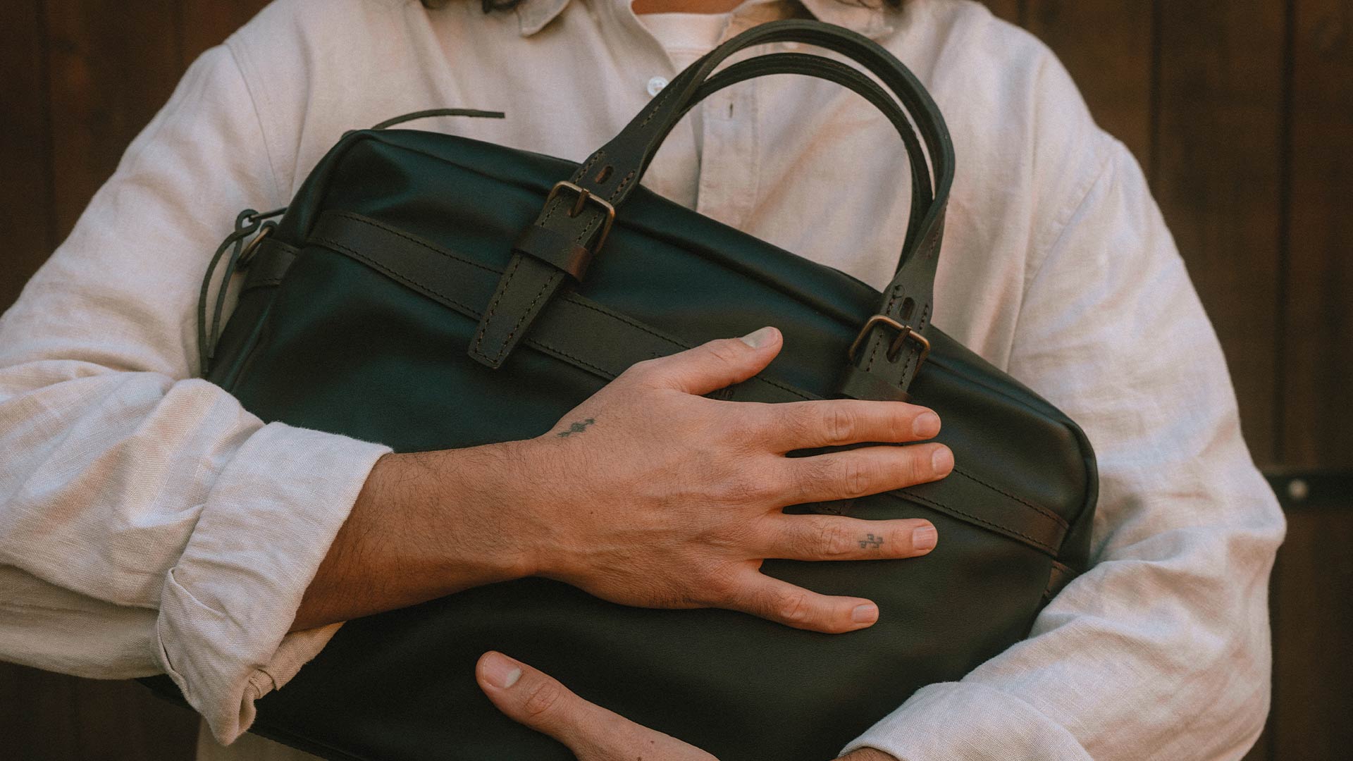 Handcrafted leather bag - Ledger