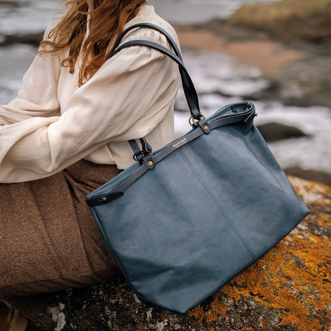 Cabas femme en cuir Ad&egrave;le en coloris bleu