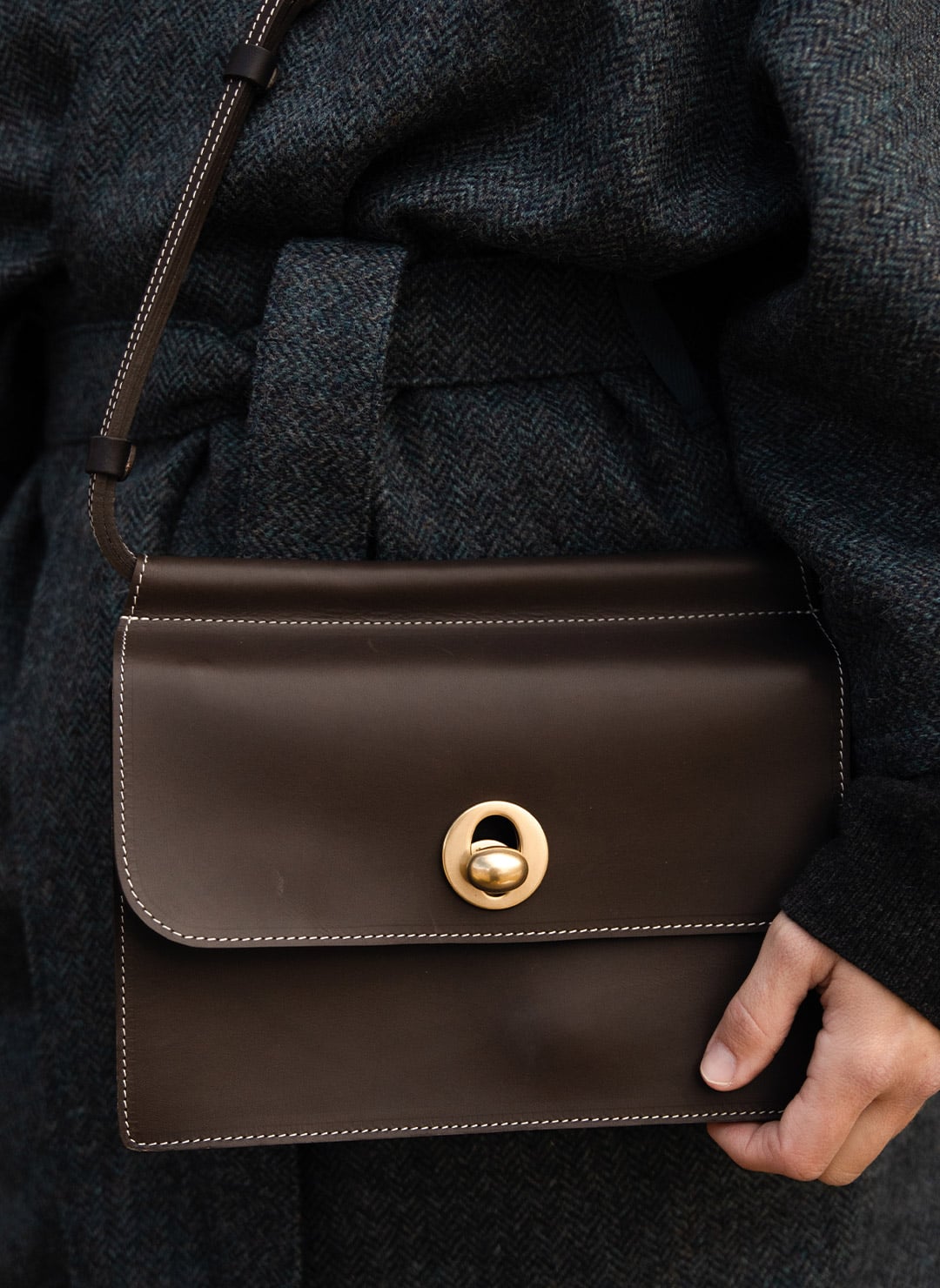 Bolso de mano de piel de alta gama fabricado en Francia.